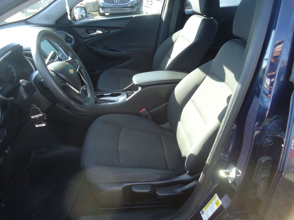 2017 Chevrolet Malibu Image 5