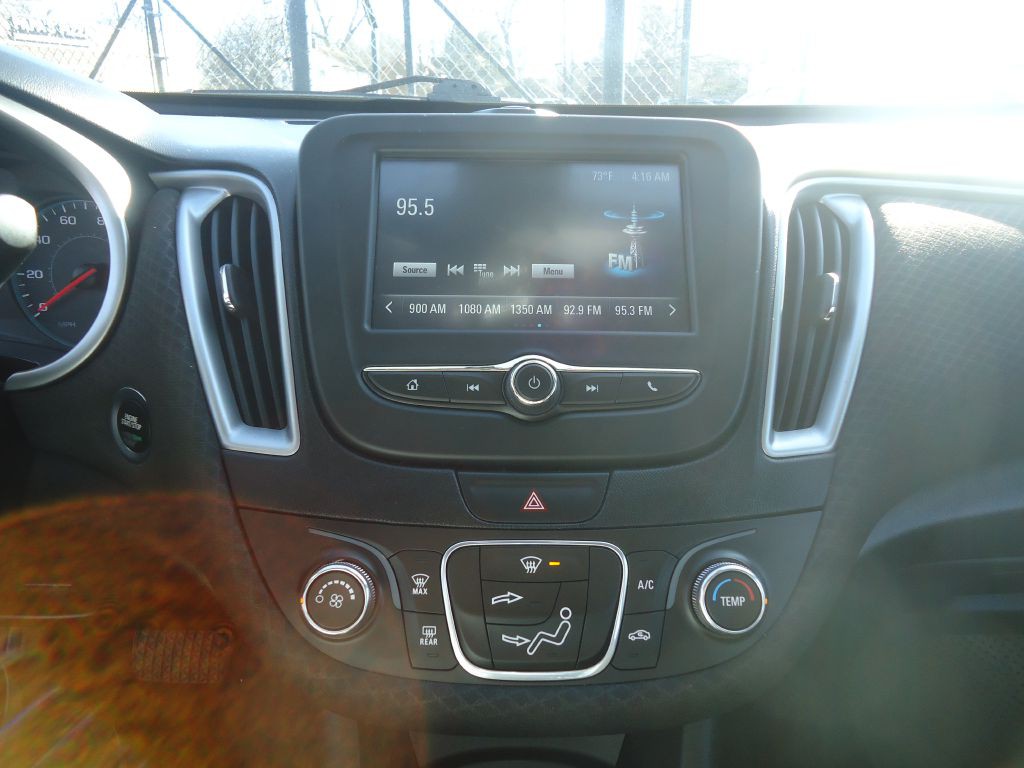 2017 Chevrolet Malibu Image 9