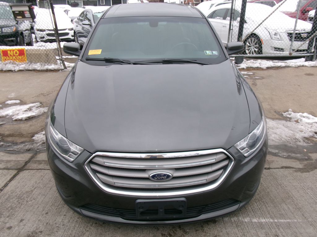 2017 Ford Taurus Image 3