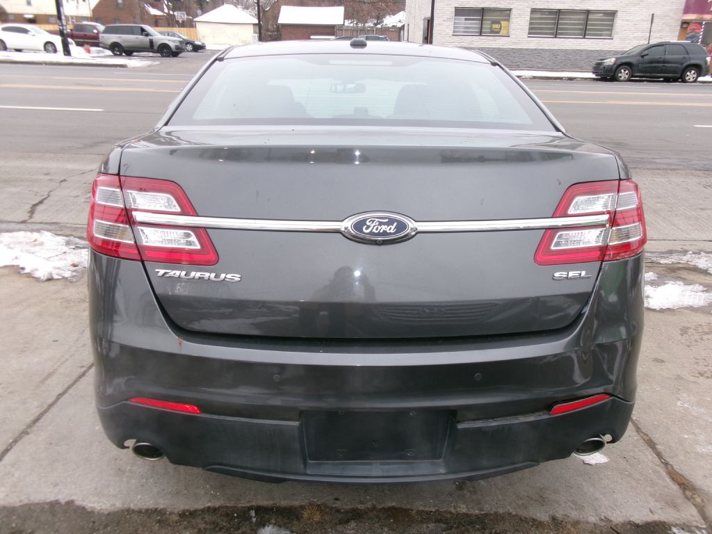 2017 Ford Taurus Image 4