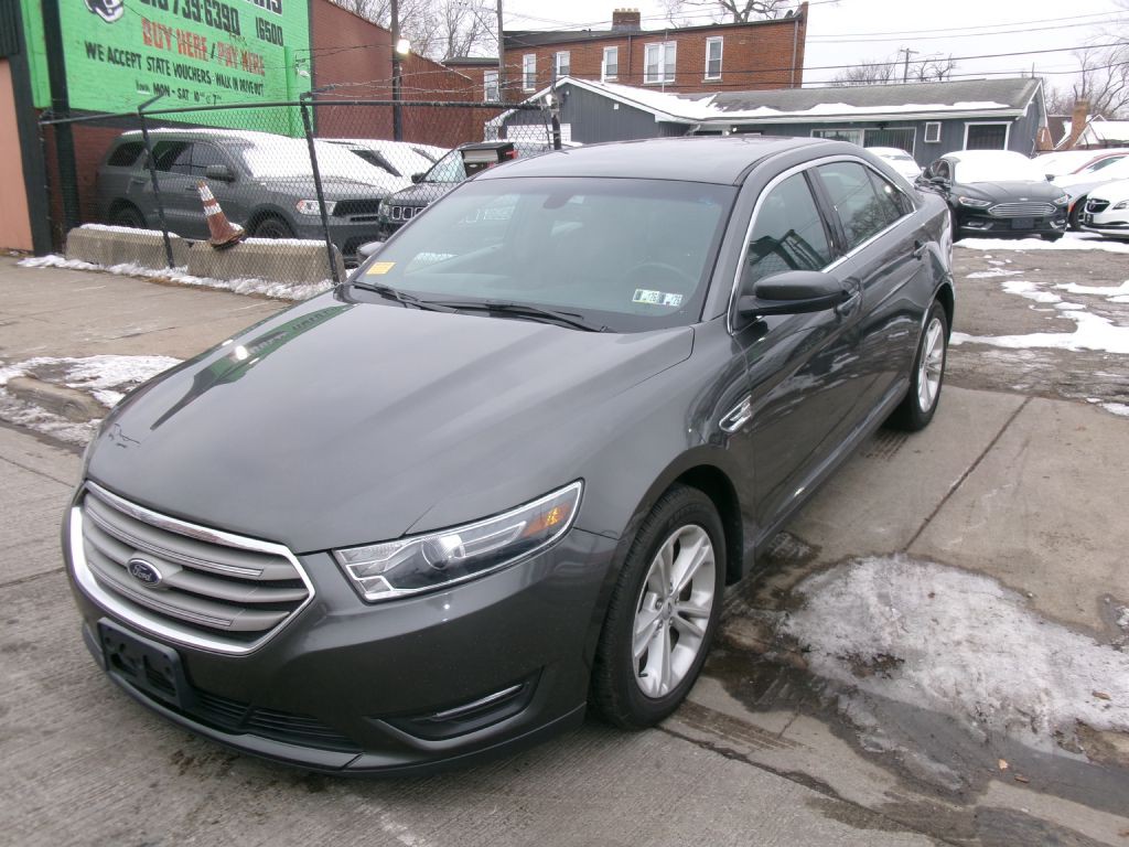 2017 Ford Taurus Image 8