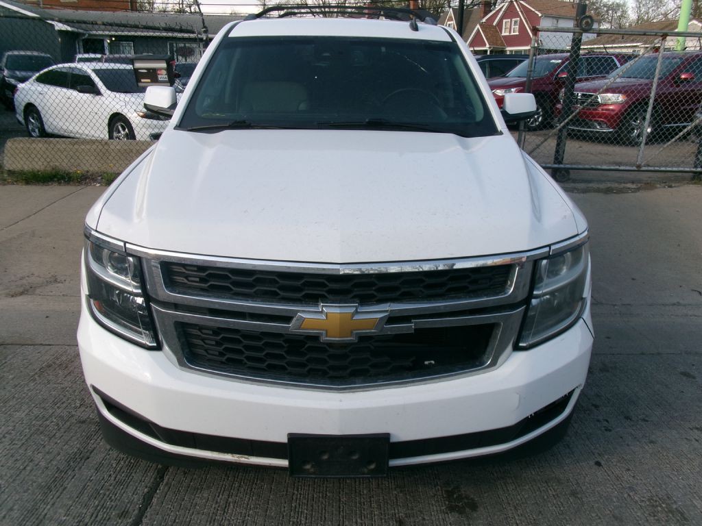 2015 Chevrolet Suburban Image 3