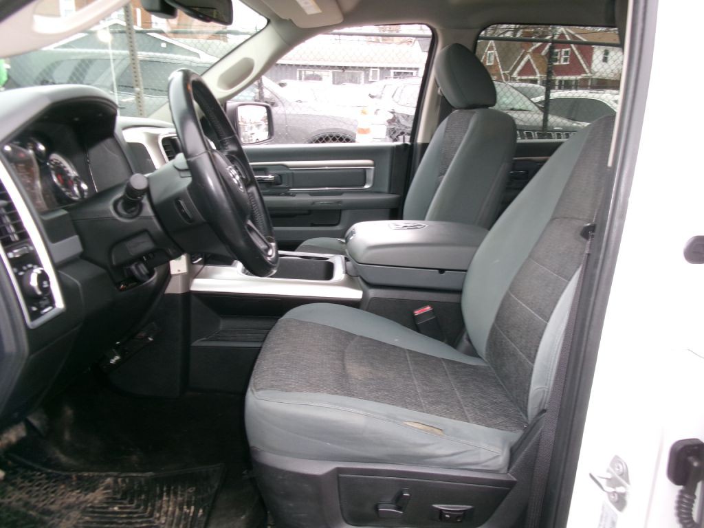 2017 RAM 1500 Image 5