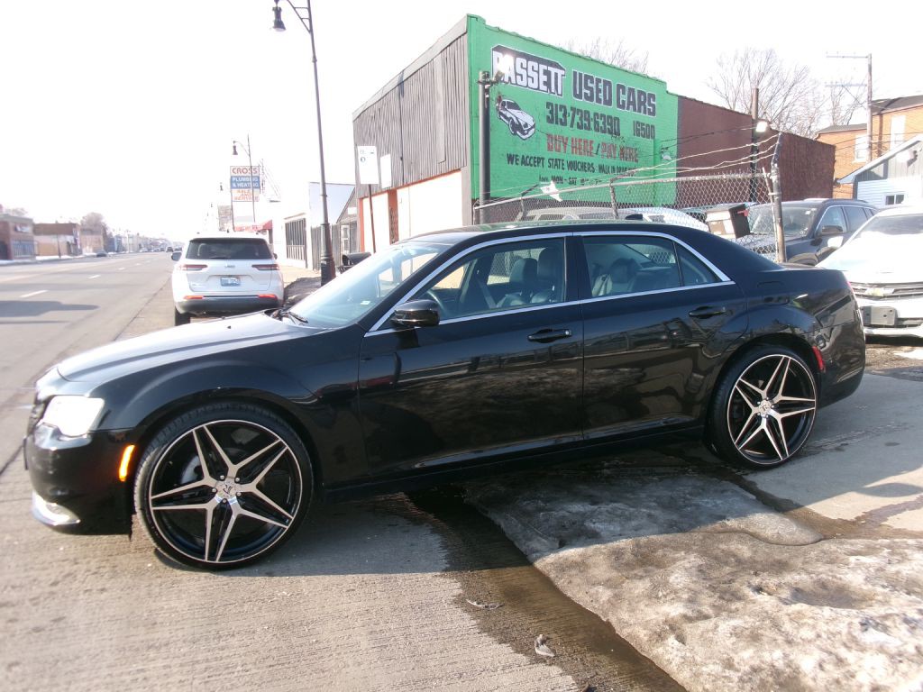 2016 Chrysler 300 Image 1