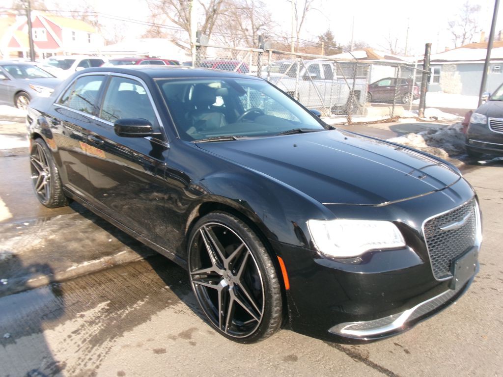 2016 Chrysler 300 Image 9