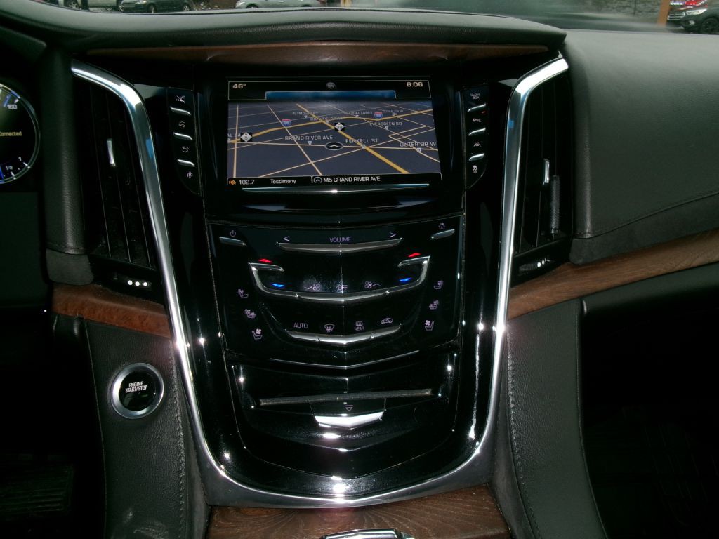 2016 Cadillac Escalade Image 9