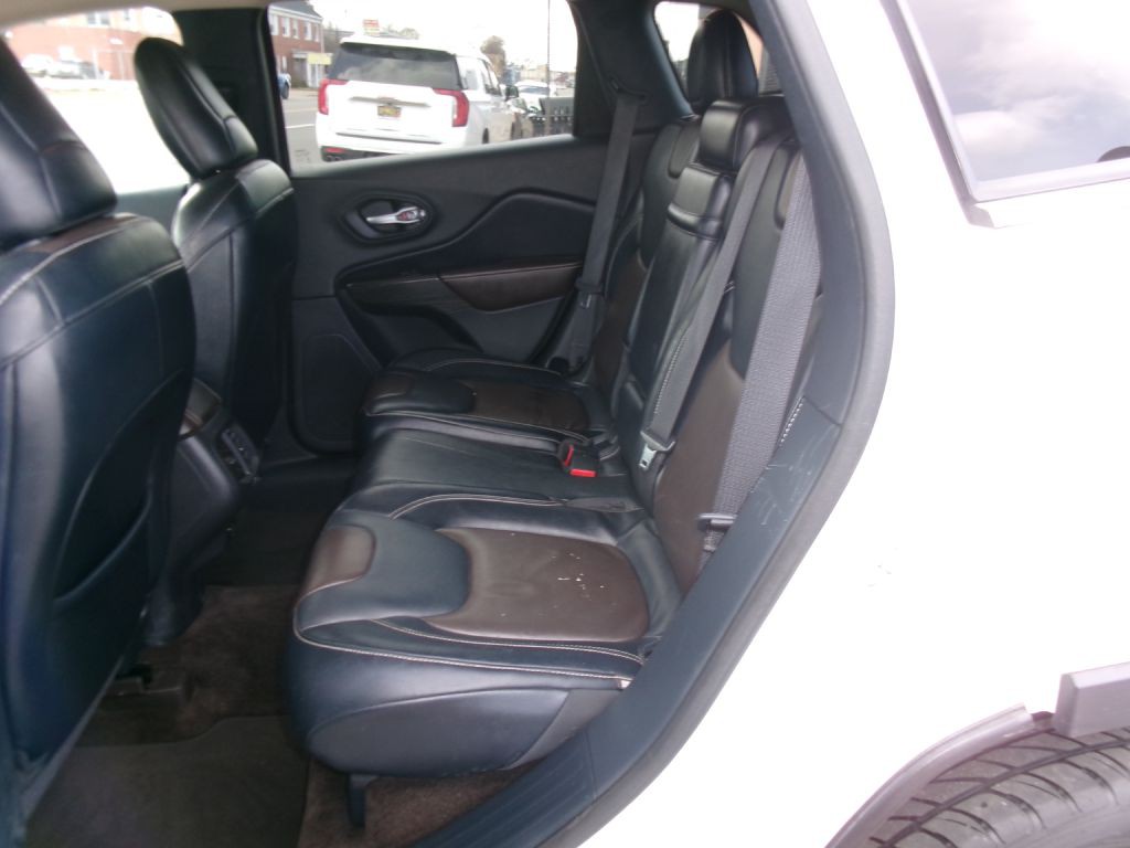 2016 Jeep Cherokee Image 8