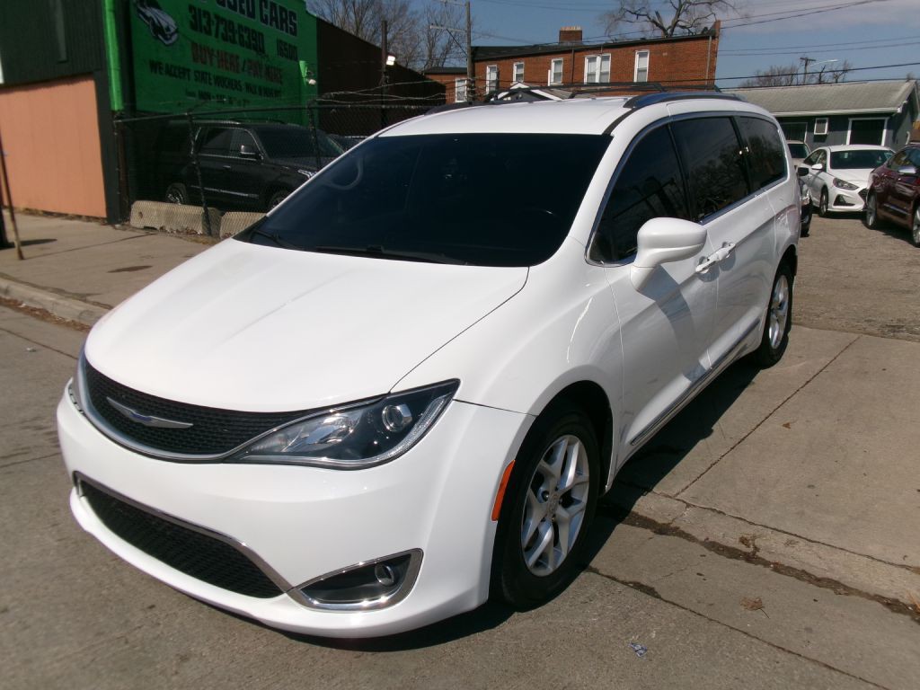 2017 Chrysler Pacifica Image 9