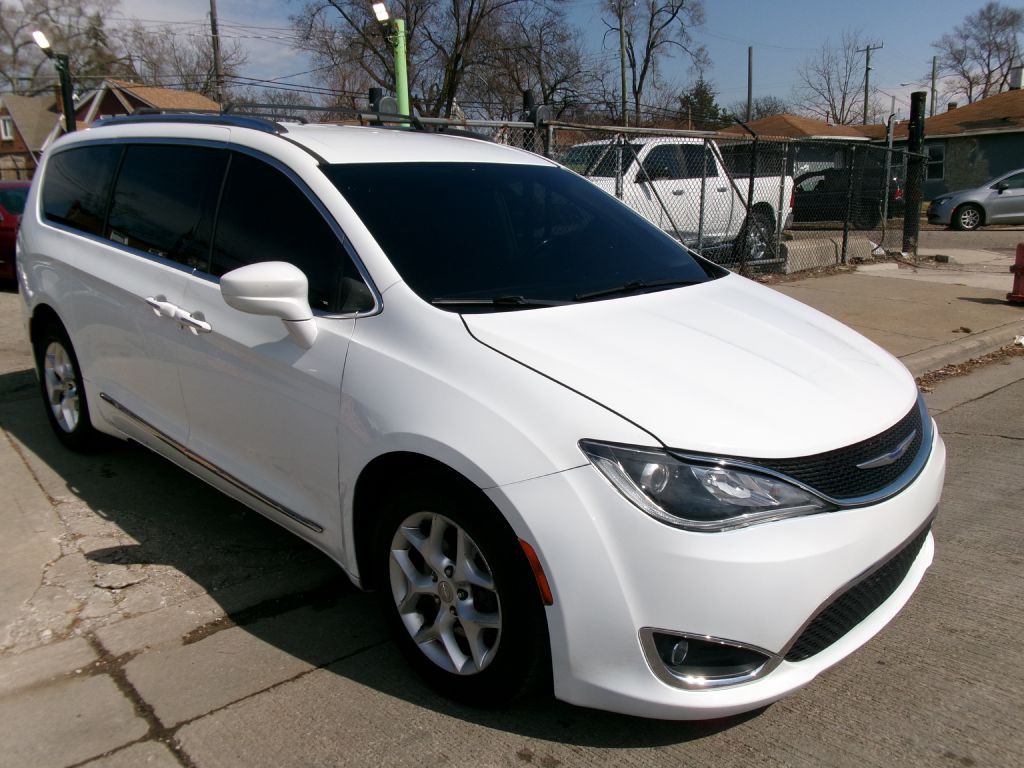 2017 Chrysler Pacifica Image 10