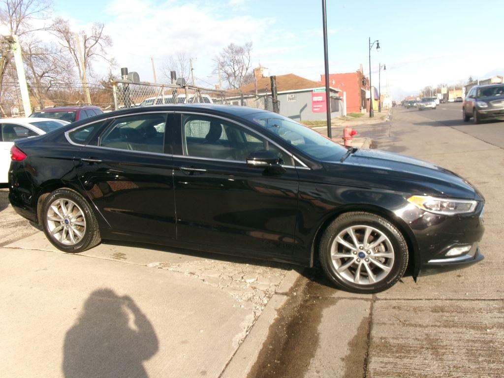 2017 Ford Fusion Image 2