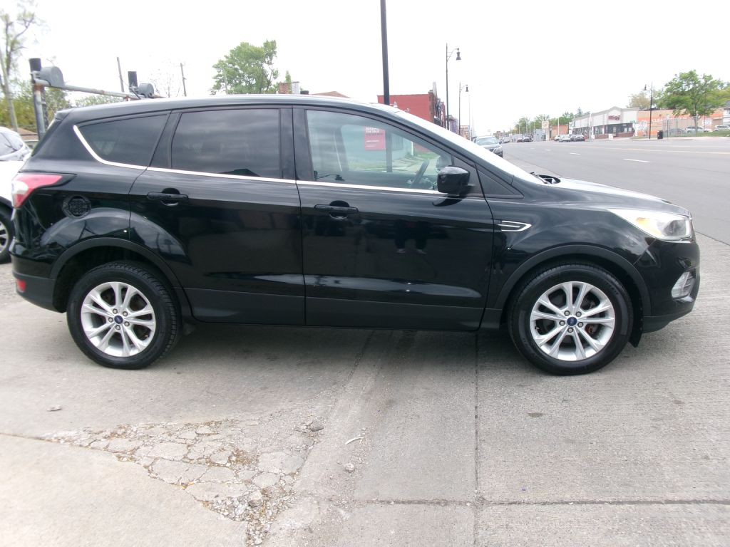 2017 Ford Escape Image 2