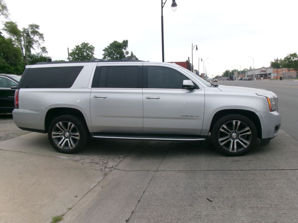 2017 GMC Yukon Image 2