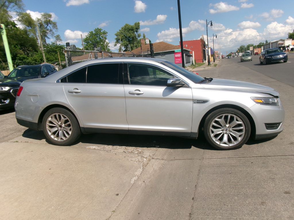 2019 Ford Taurus Image 2