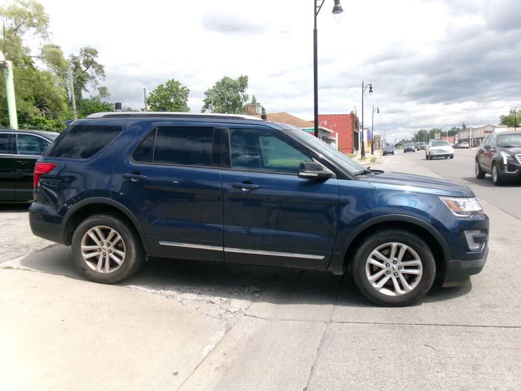 2016 Ford Explorer Image 2