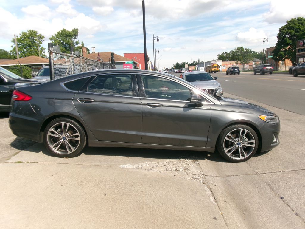 2020 Ford Fusion Image 2