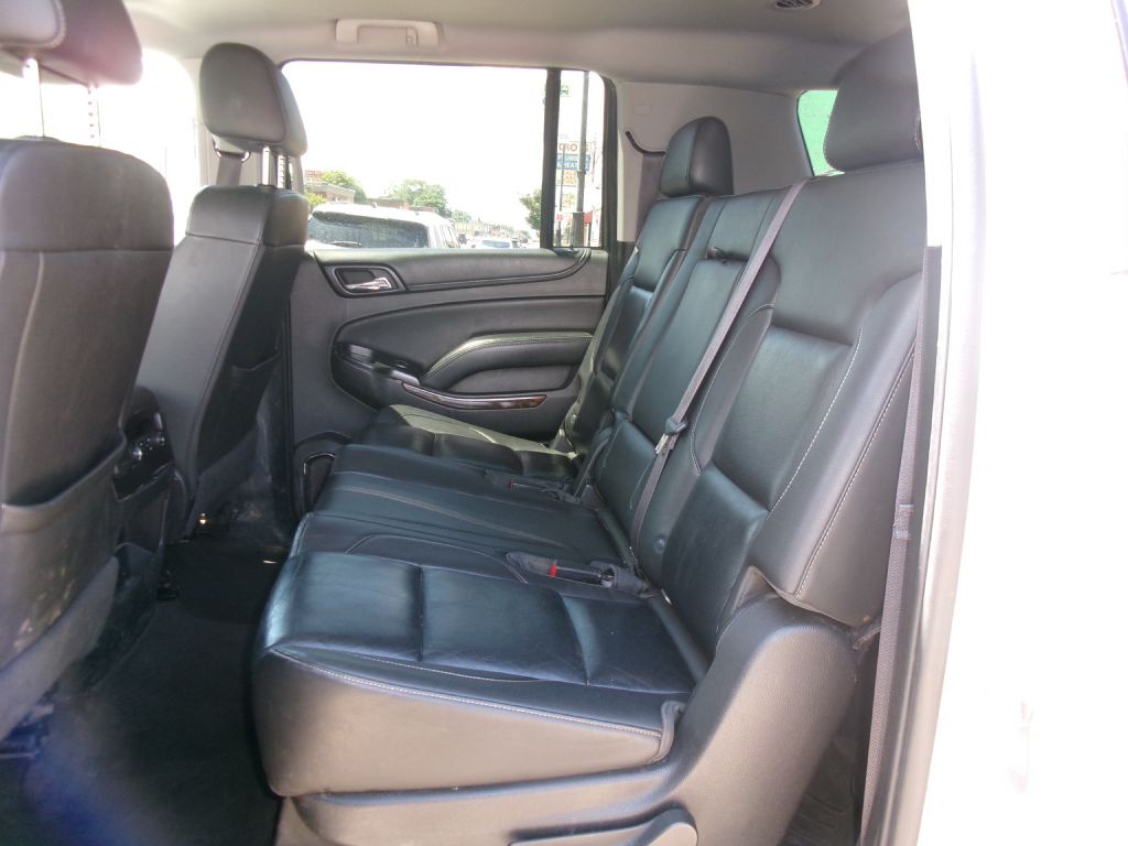 2016 Chevrolet Suburban Image 6
