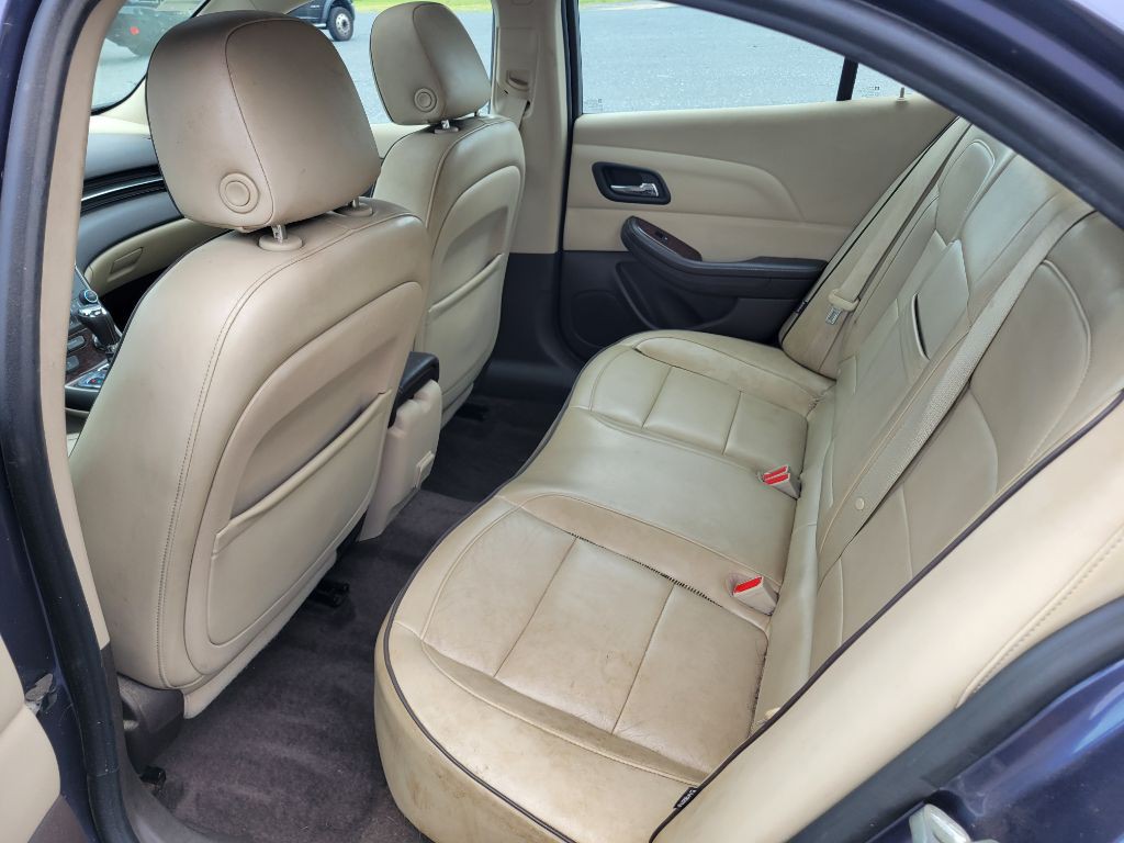 2013 Chevrolet Malibu Image 2