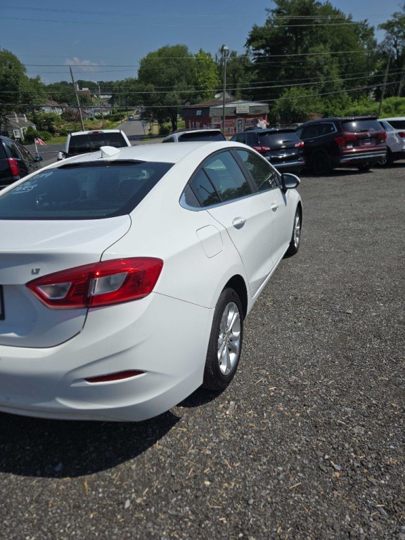 2019 Chevrolet Cruze Image 8