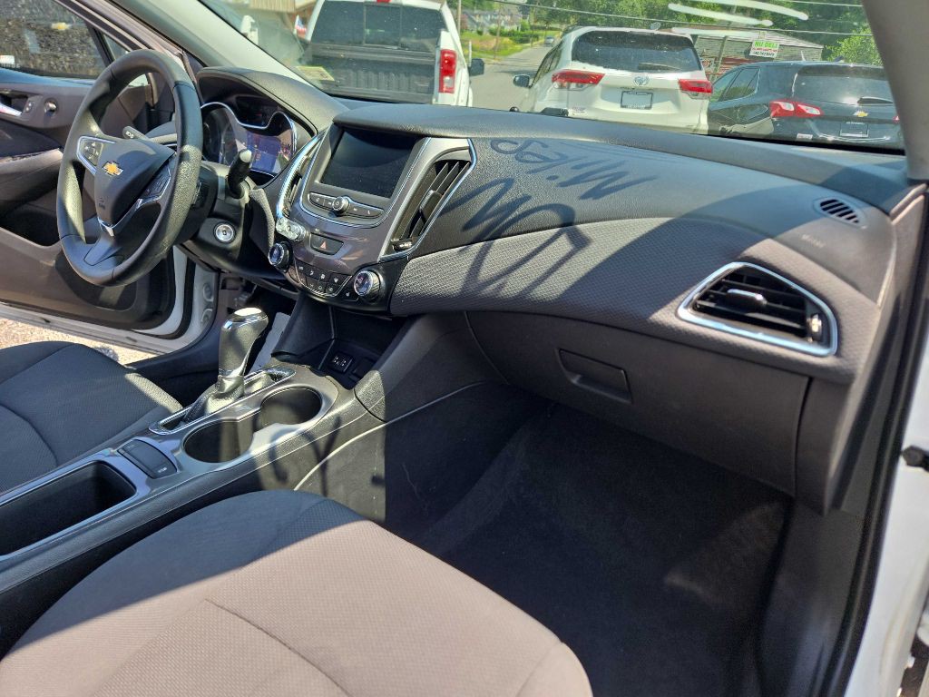 2019 Chevrolet Cruze Image 14