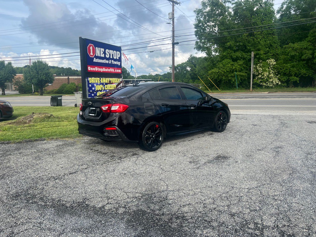 2018 Chevrolet Cruze Image 3