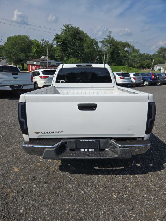 2004 Chevrolet Colorado Image 2