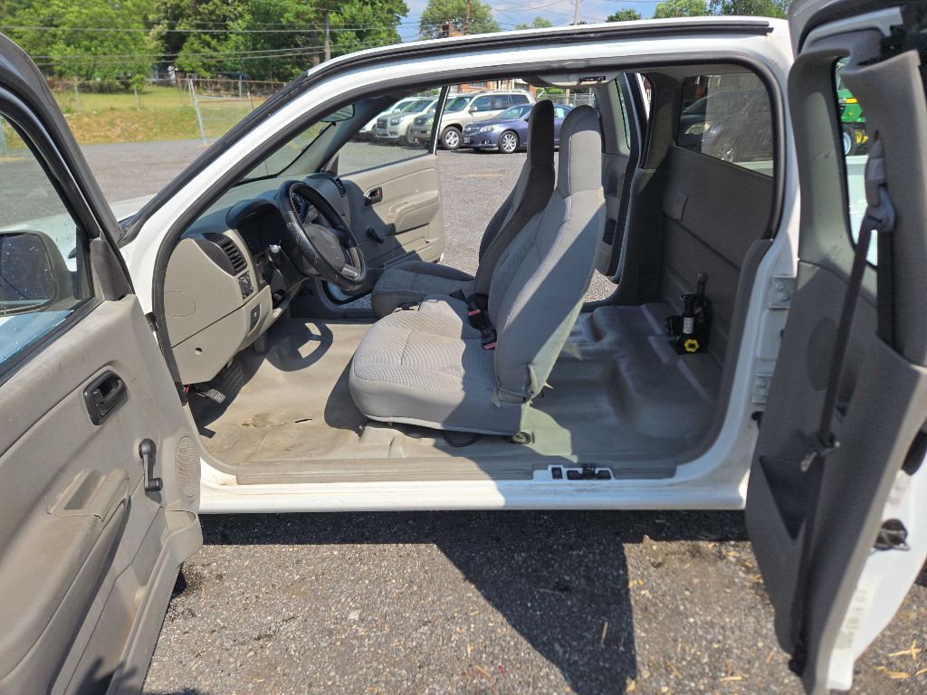 2004 Chevrolet Colorado Image 11