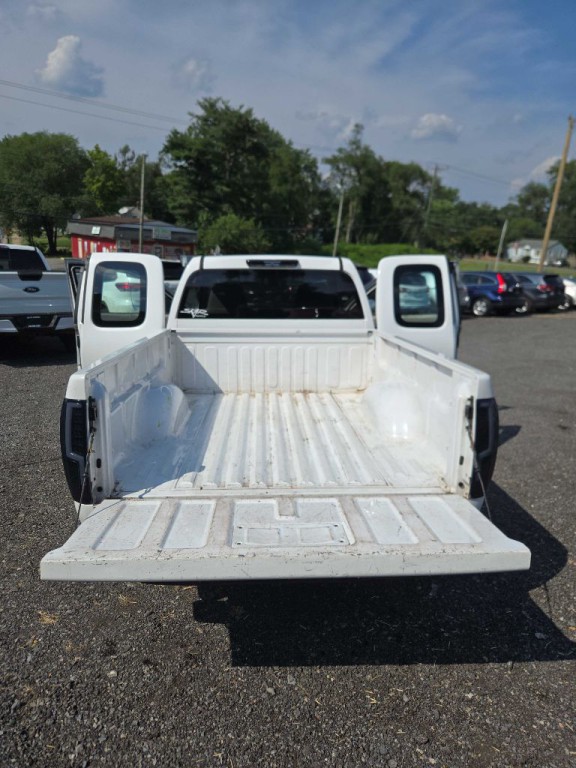 2004 Chevrolet Colorado Image 12