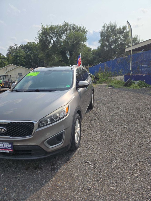 2016 Kia Sorento Image 2