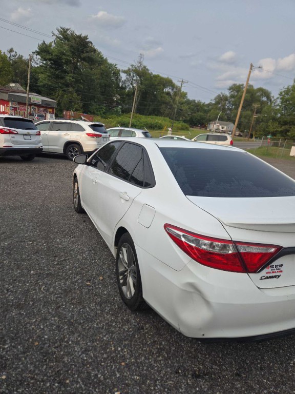 2017 Toyota Camry Image 3