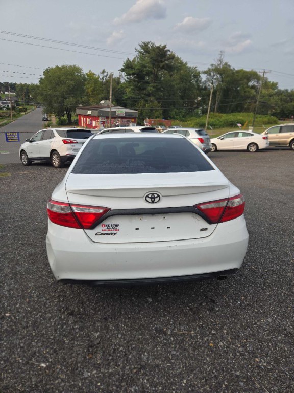 2017 Toyota Camry Image 4