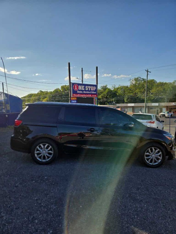 2020 Kia Sedona Image 1