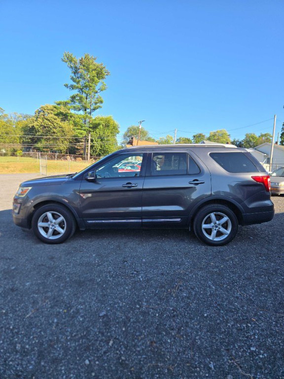 2017 Ford Explorer Image 2