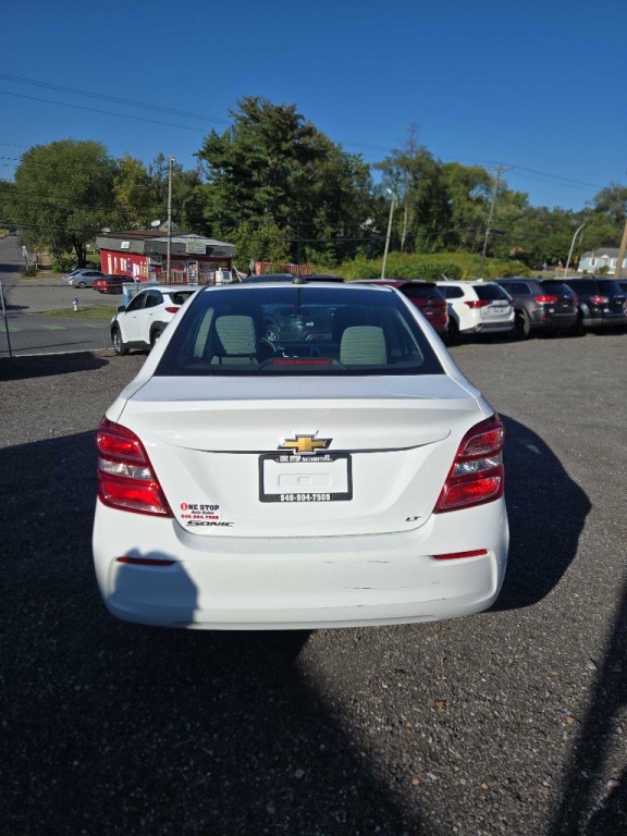 2019 Chevrolet Sonic Image 2