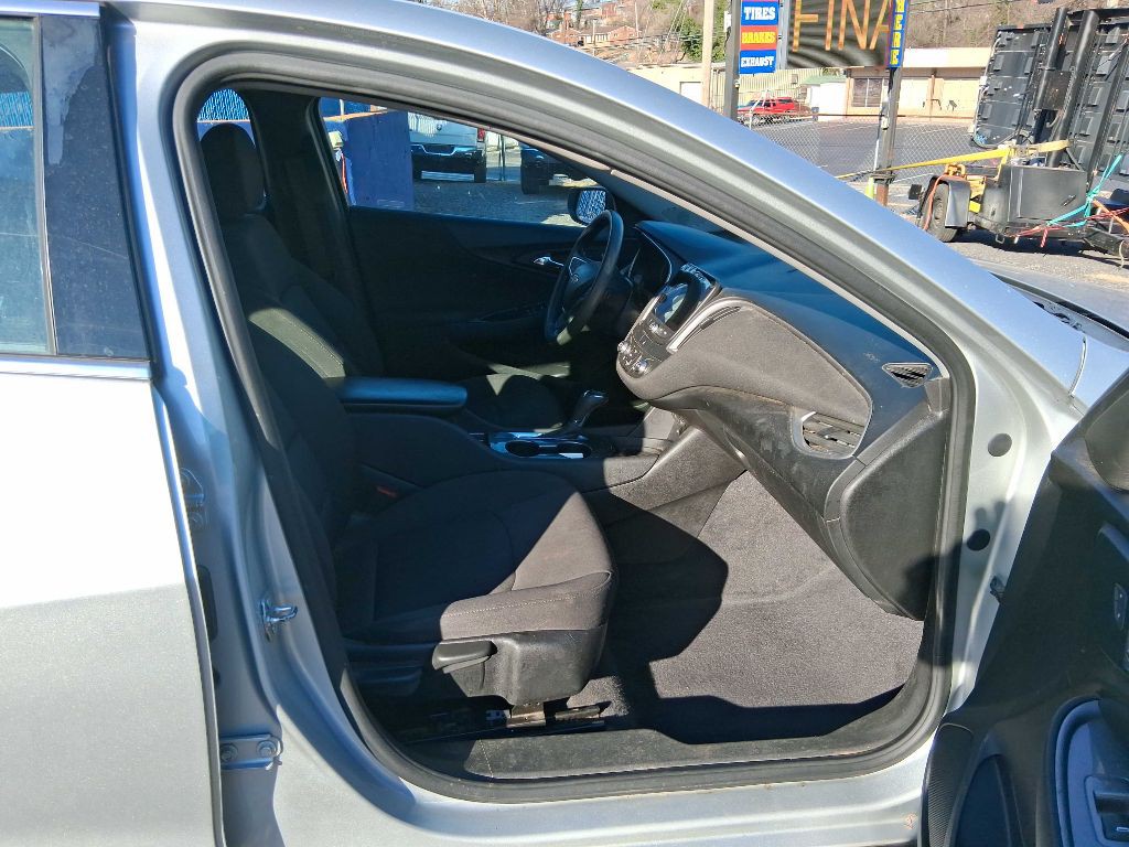 2019 Chevrolet Malibu Image 4