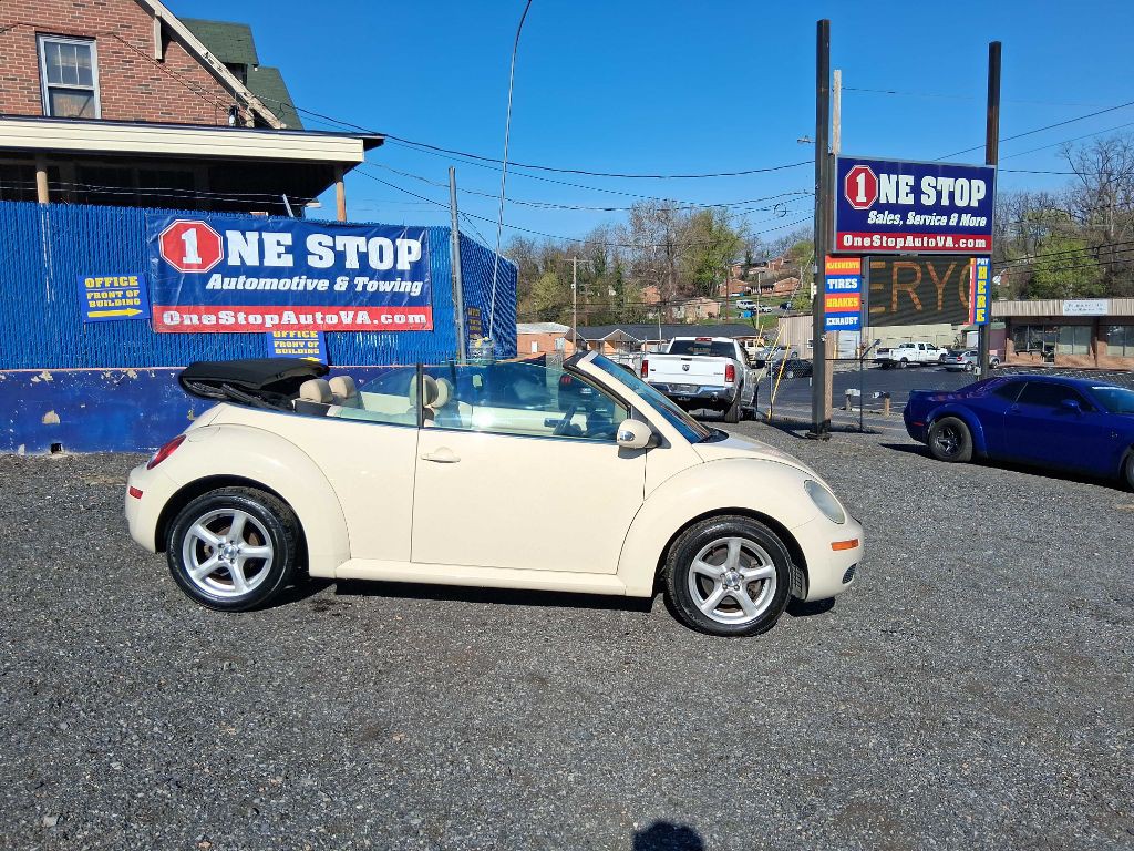 2006 Volkswagen Beetle Image 2
