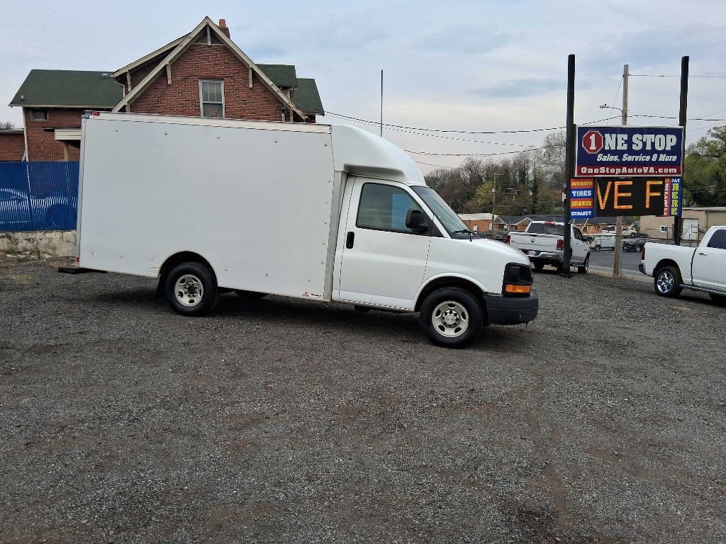 2015 Chevrolet Express Image 1