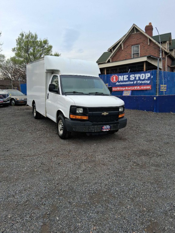 2015 Chevrolet Express Image 2