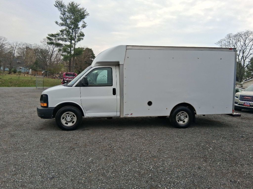 2015 Chevrolet Express Image 3