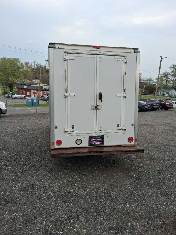 2015 Chevrolet Express Image 4