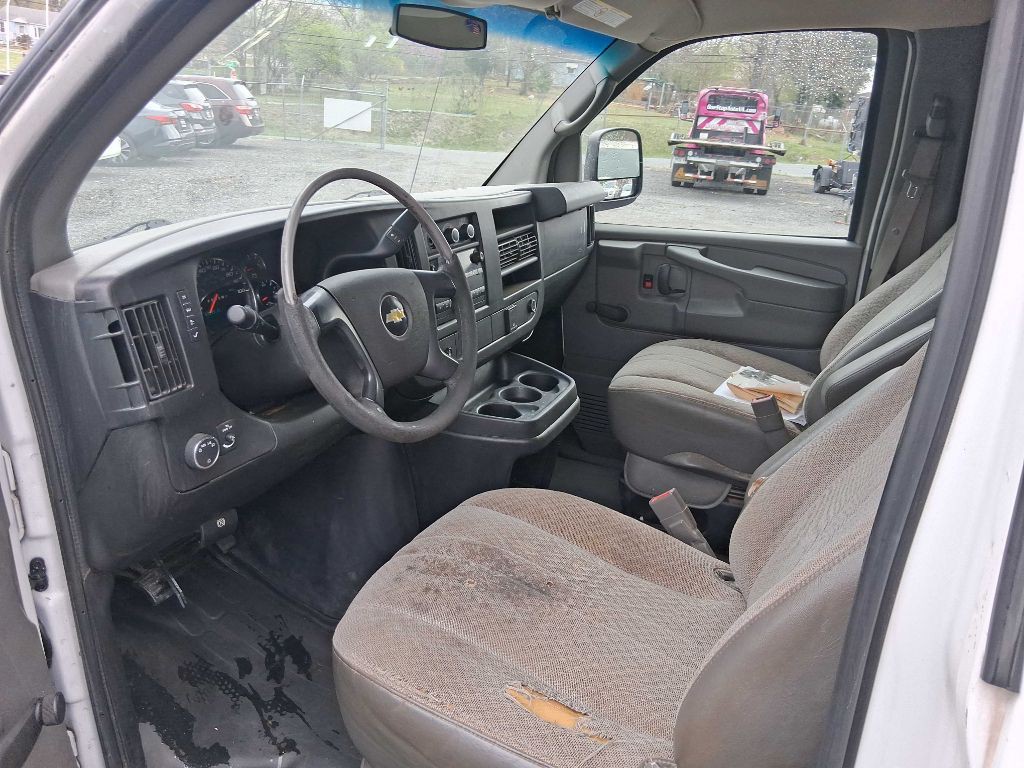 2015 Chevrolet Express Image 6
