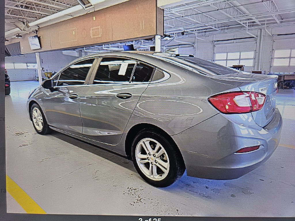 2018 Chevrolet Cruze Image 3