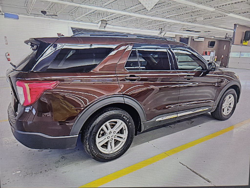 2020 Ford Explorer Image 2