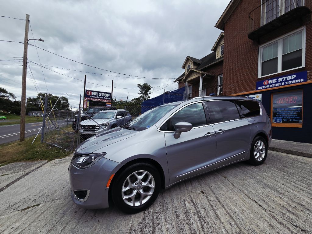2020 Chrysler Pacifica Image 2