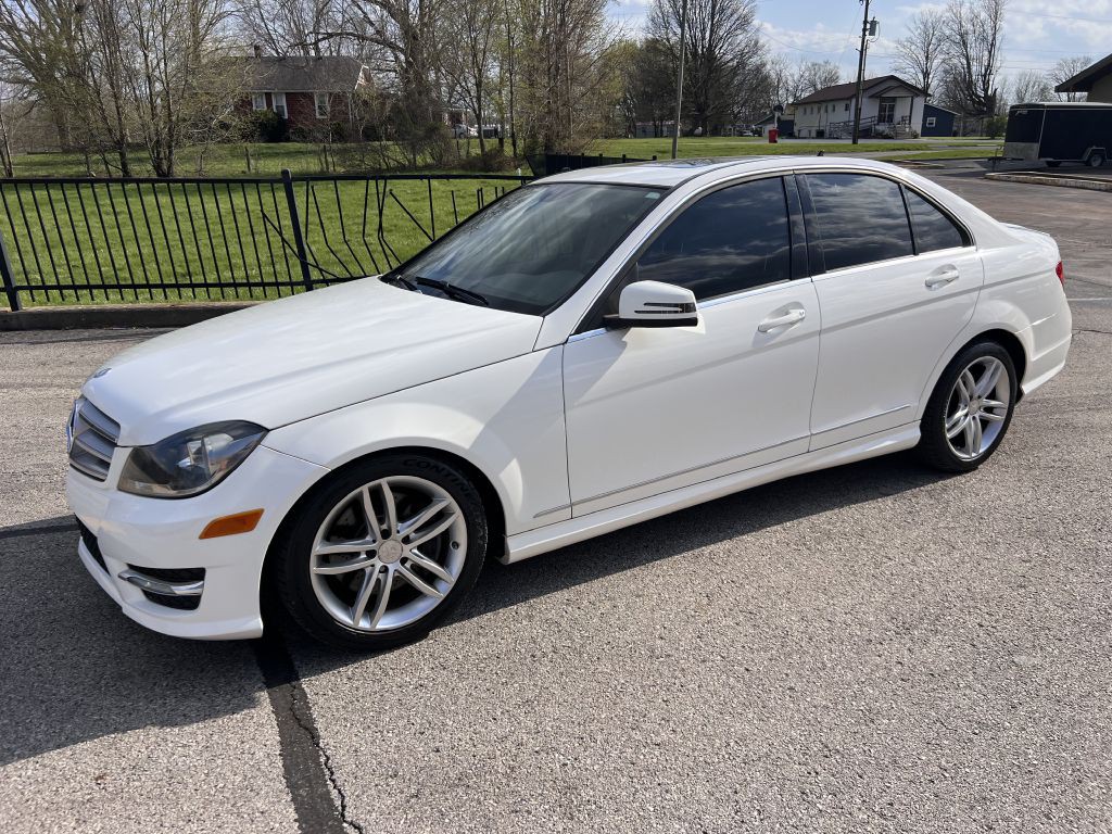 2013 Mercedes-Benz C-Class Image 1