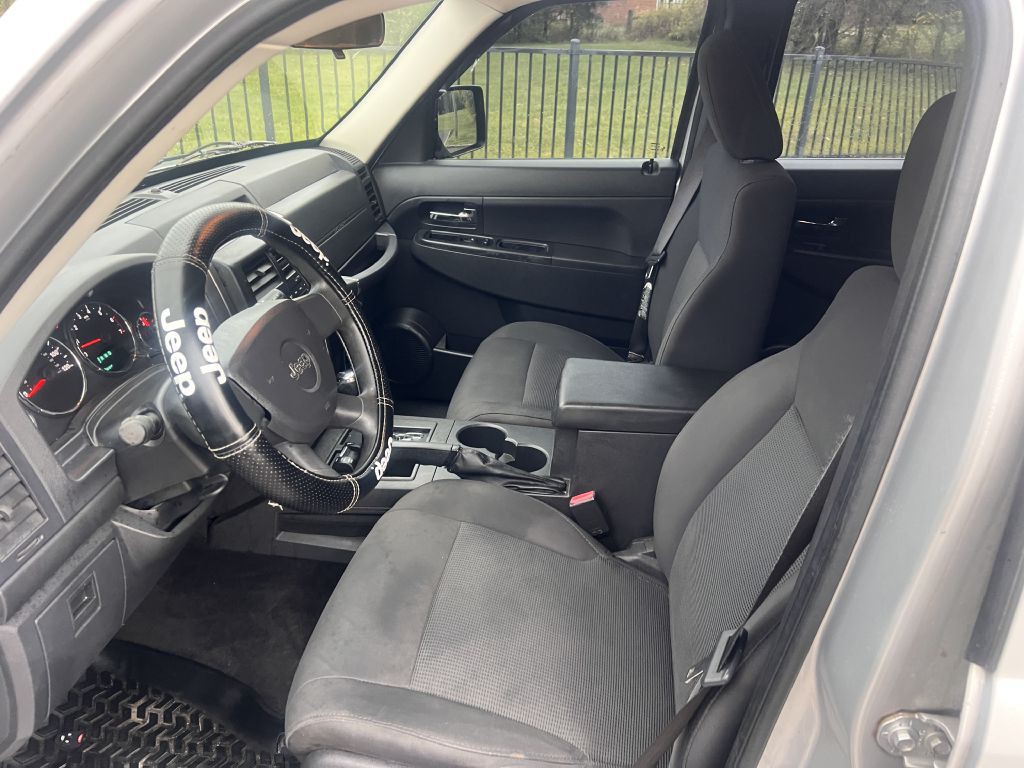 2009 Jeep Liberty Image 9