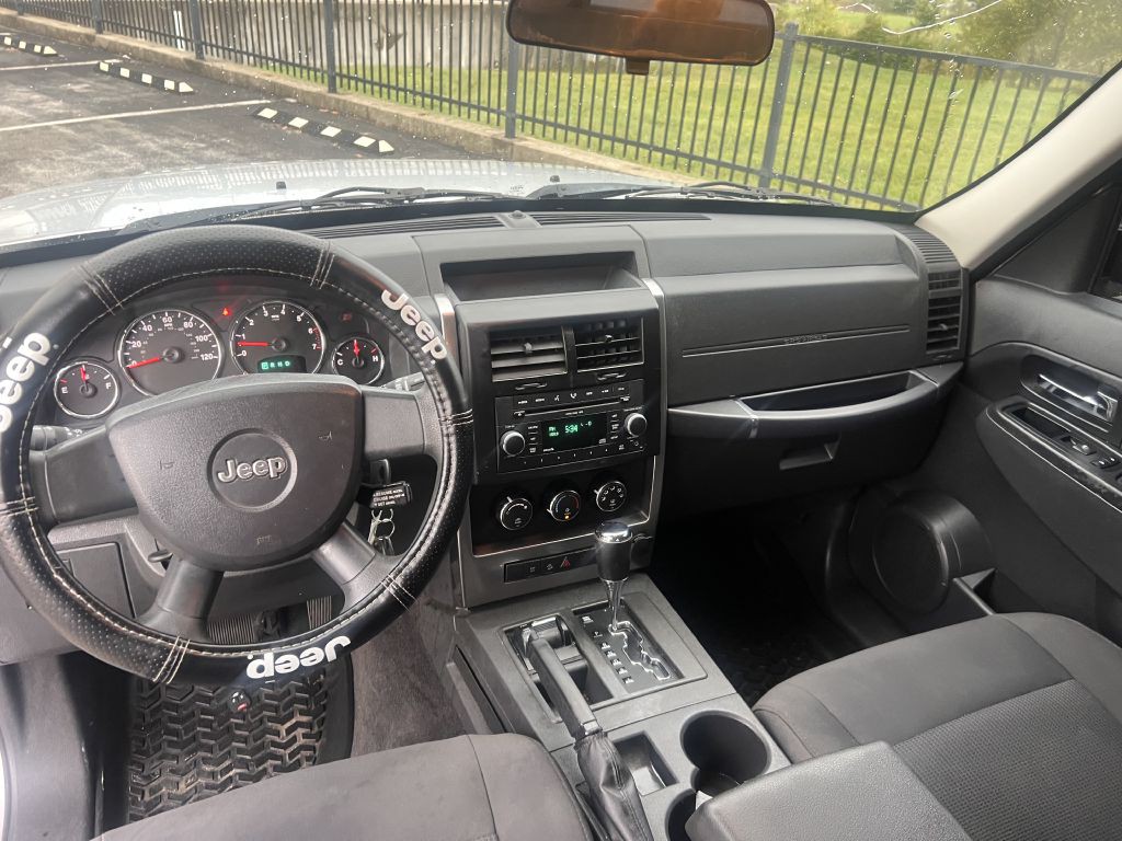 2009 Jeep Liberty Image 11