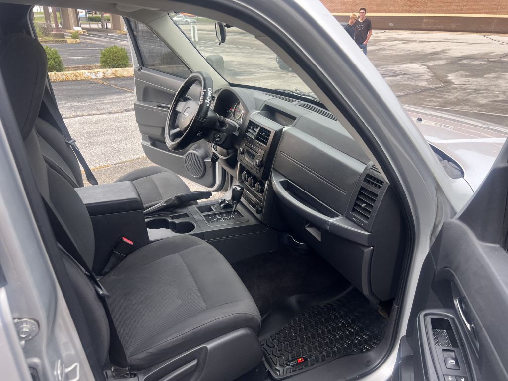 2009 Jeep Liberty Image 14