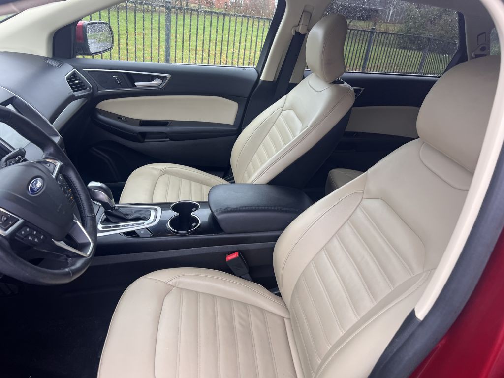 2017 Ford Edge Image 9