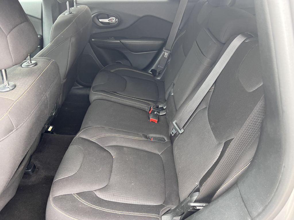 2016 Jeep Cherokee Image 10