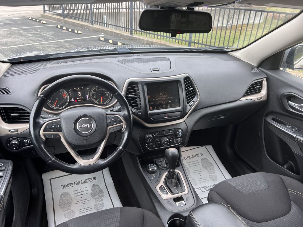 2016 Jeep Cherokee Image 11